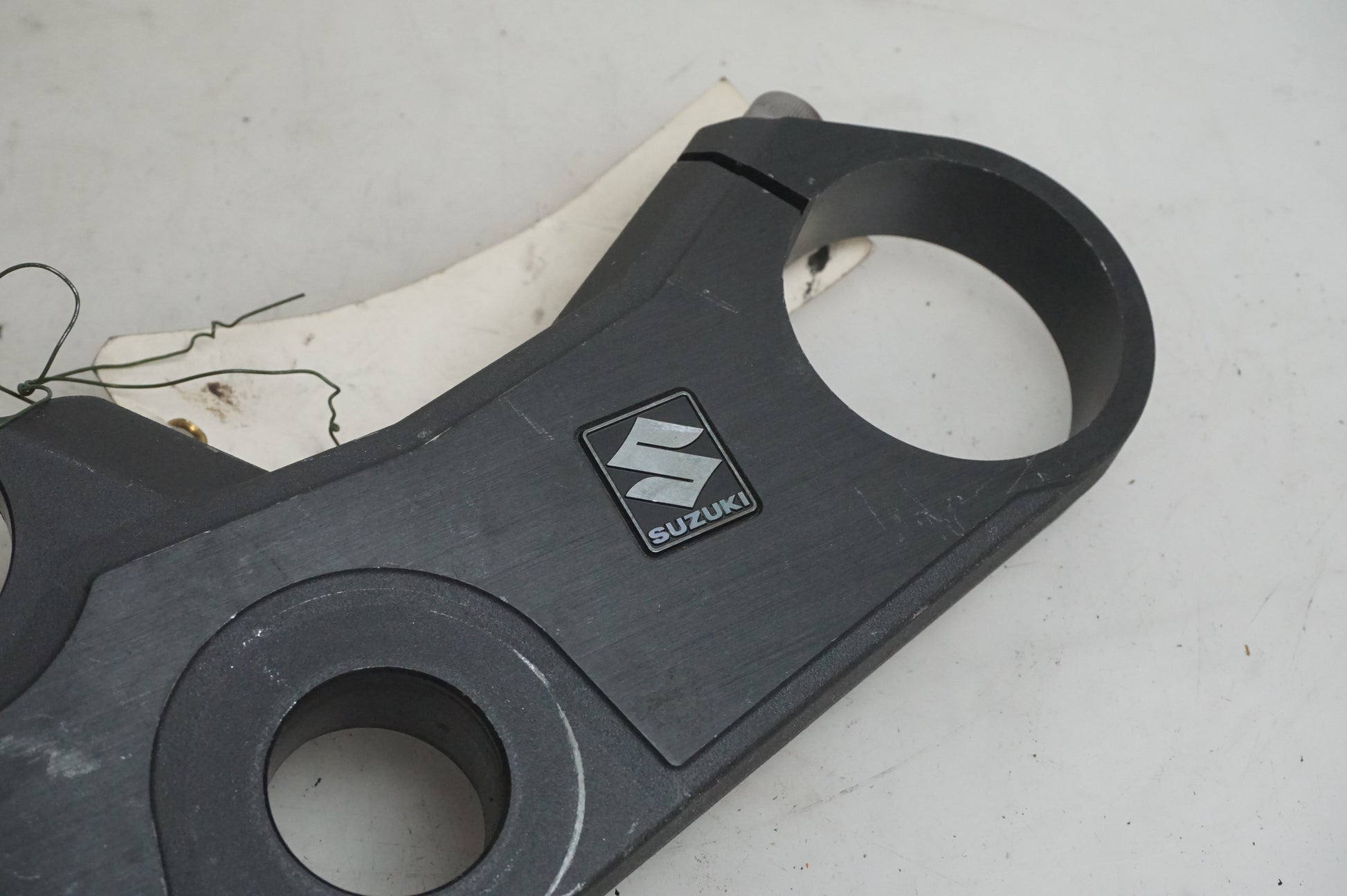 Höger sida på Gaffelkrona från en Suzuki GSX-R 1000 -2007 motorcykel.