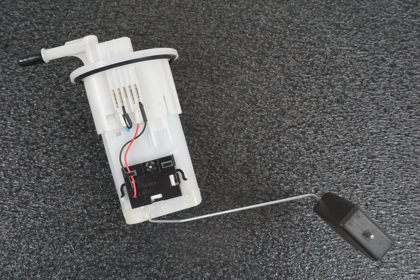 Framsidan på Bensinpump insprut från en Yamaha MT-07 Tracer -2016 motorcykel.