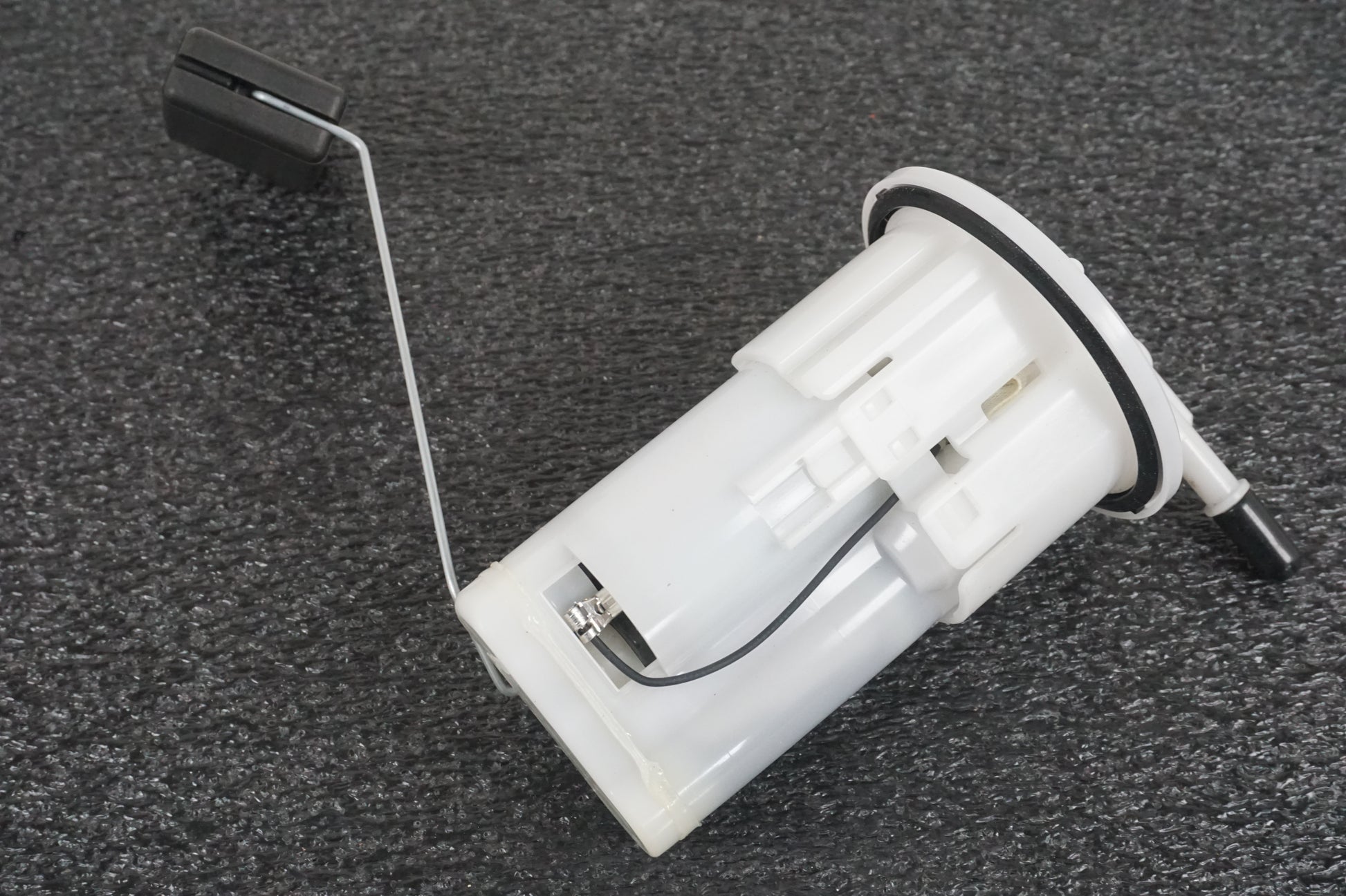 Höger sida på Bensinpump insprut från en Yamaha MT-07 Tracer -2016 motorcykel.