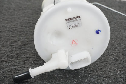 Snett uppifrån på Bensinpump insprut från en Yamaha MT-07 Tracer -2016 motorcykel.