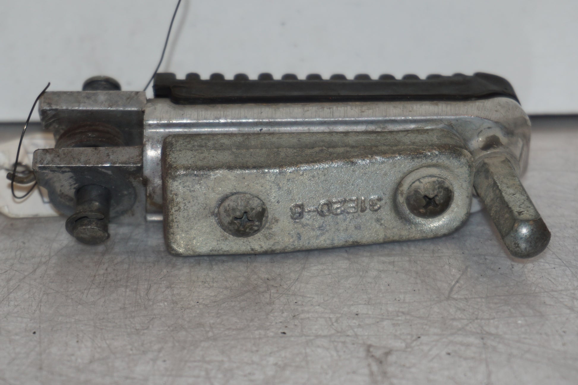 Baksidan på Fotpinne från en Suzuki GSX 1300 R -1999 motorcykel.