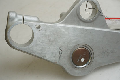 Baksidan på Gaffelkrona från en BMW K 1200 RS -2003 motorcykel.