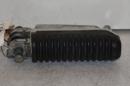 Vänster sida på Fotpinne från en Suzuki GSX 1300 R -1999 motorcykel.