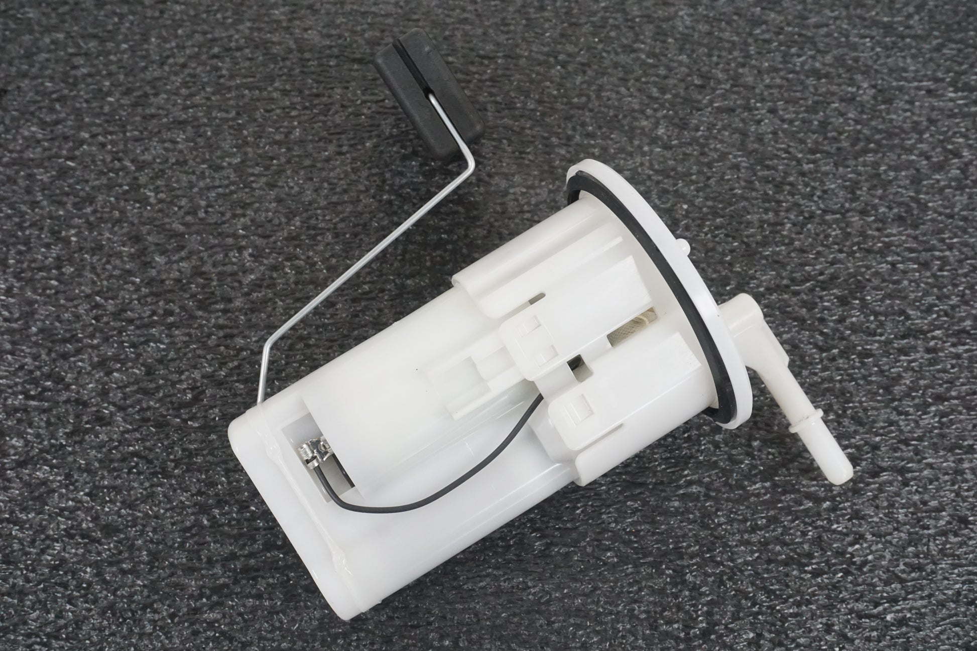 Höger sida på Bensinpump insprut från en Yamaha MT-07 -2014 motorcykel.