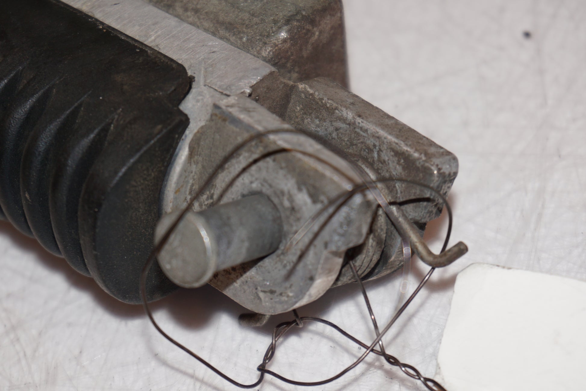 Extrabild2 på Fotpinne från en Suzuki GSX 1300 R -1999 motorcykel.