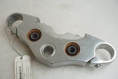 Framsidan på Gaffelkrona från en Yamaha XVS 1300 -2008 motorcykel.