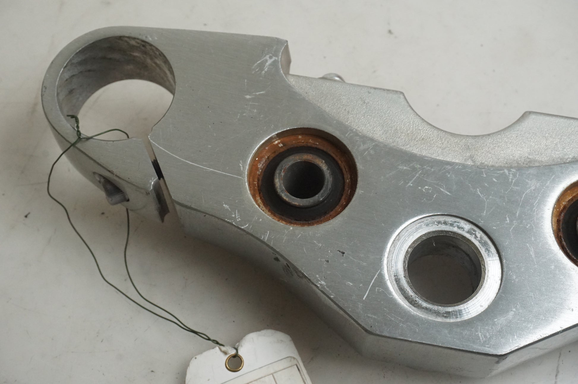 Baksidan på Gaffelkrona från en Yamaha XVS 1300 -2008 motorcykel.