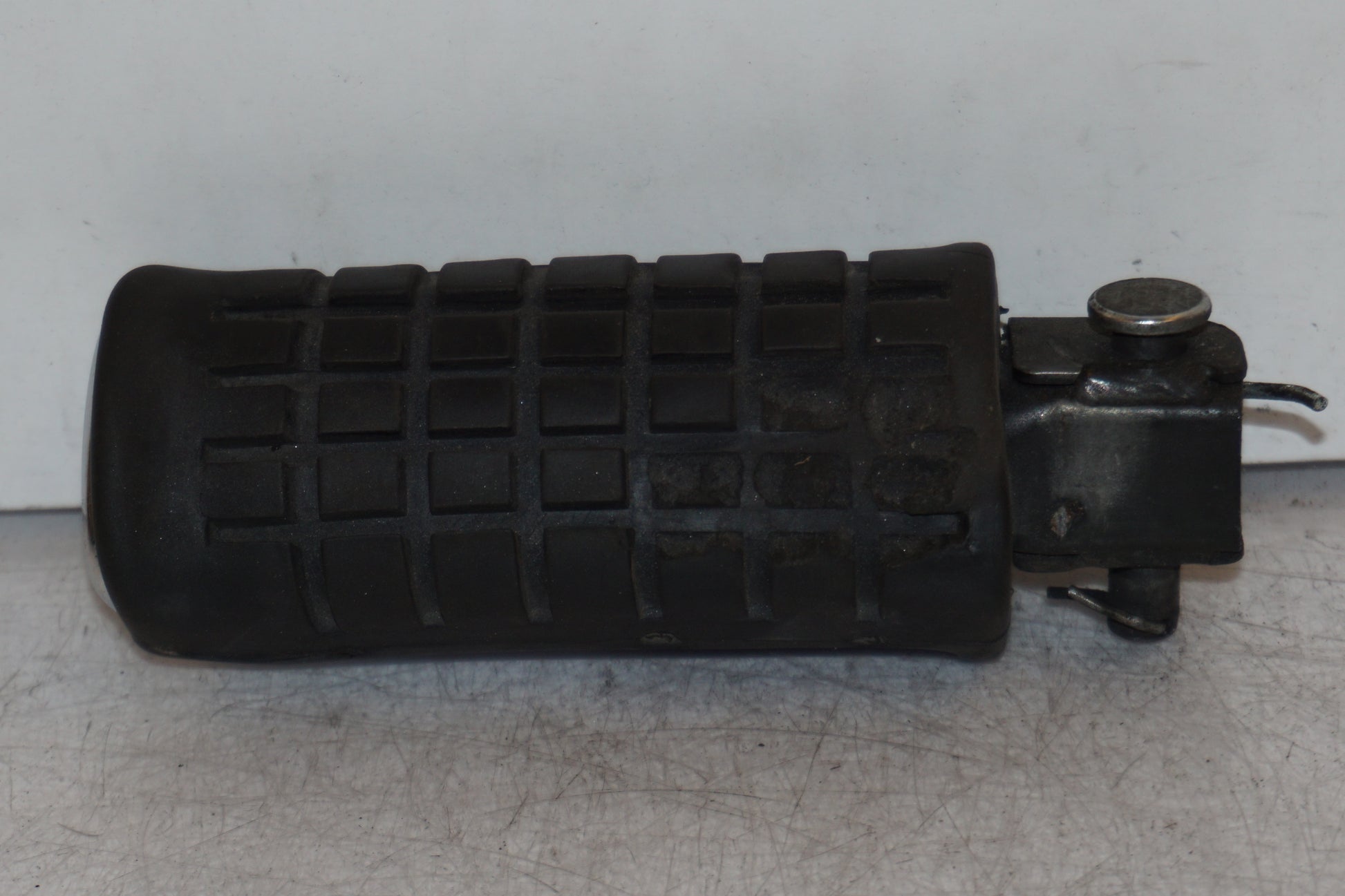 Framsidan på Fotpinne från en Honda VF 750 S -1982 motorcykel.