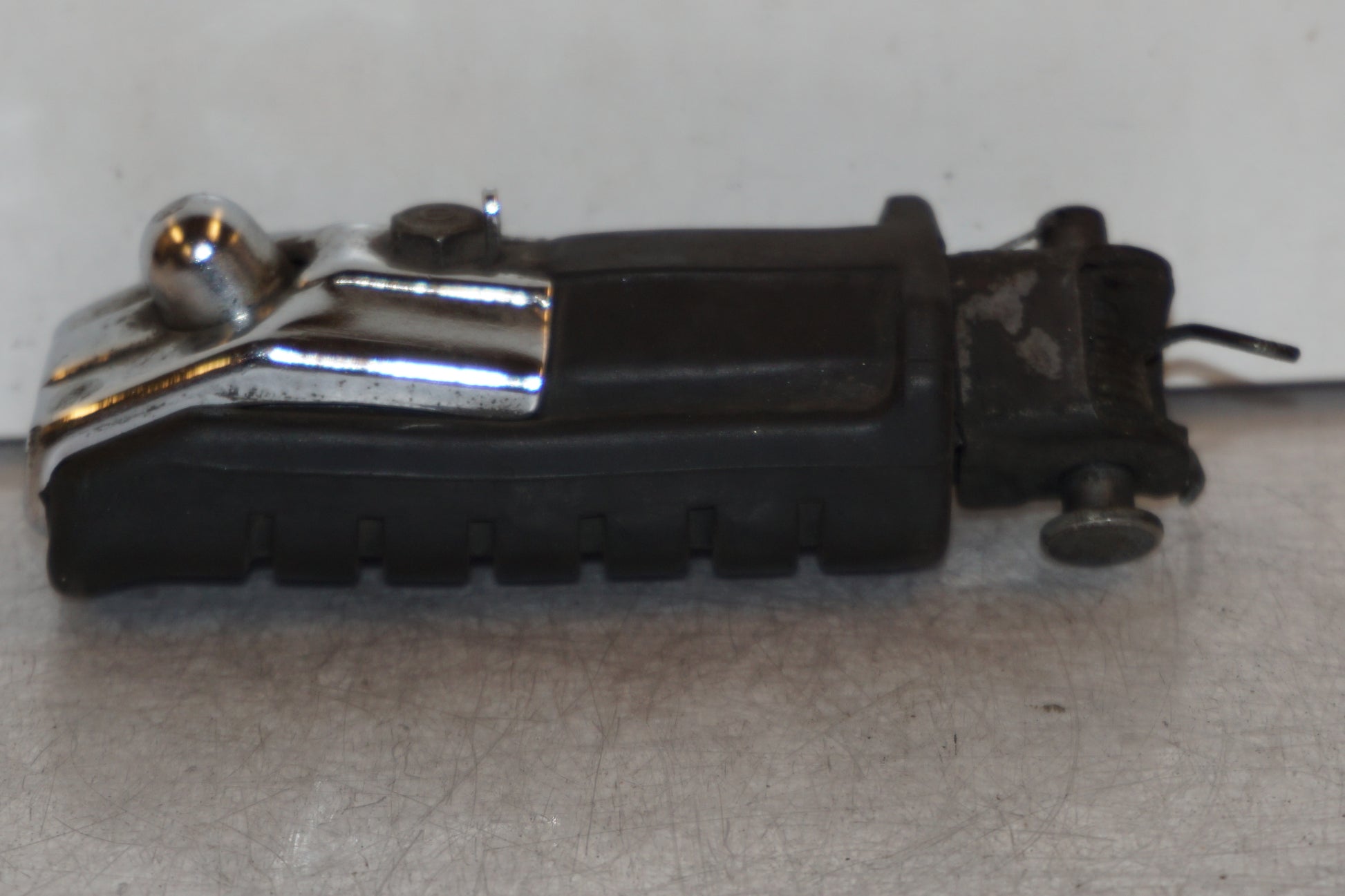 Vänster sida på Fotpinne från en Honda VF 750 S -1982 motorcykel.