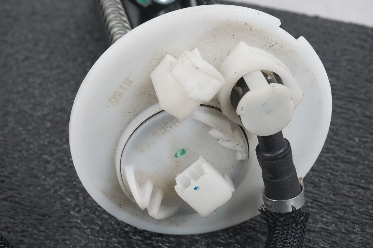 Extrabild1 på Bensinpump insprut från en Yamaha YZF-R 125 -2008 motorcykel.