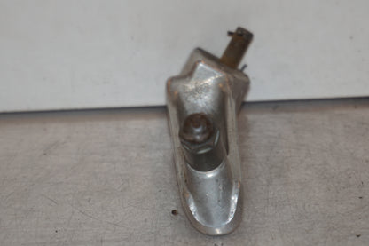 Vänster sida på <p>Fotpinne vänster fram från Honda VFR 750 F 1988.</p>

<p>Okej skick.</p> motorcykel.