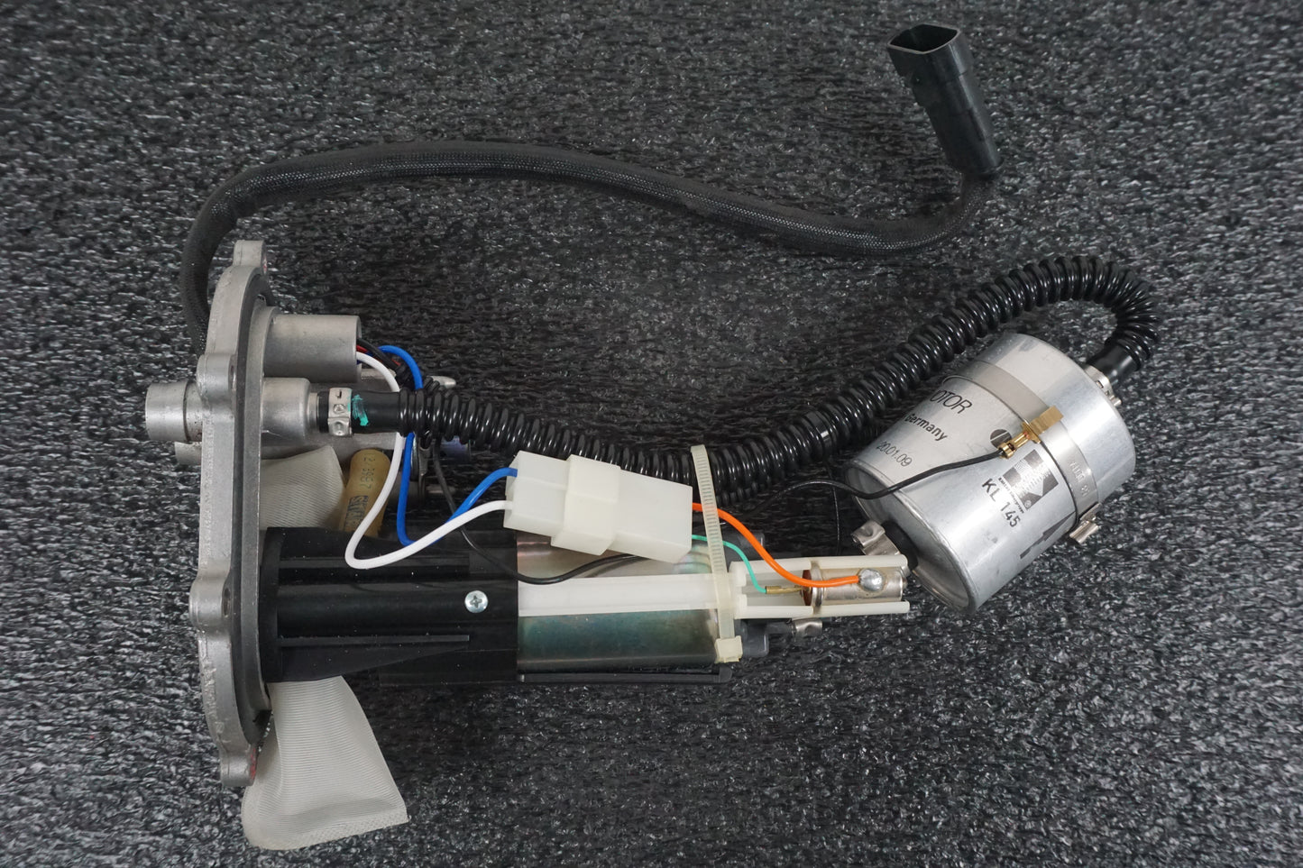 Baksidan på Bensinpump insprut från en Ducati Streetfighter 1098 -2010 motorcykel.