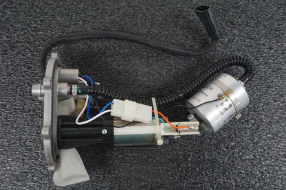 Baksidan på Bensinpump insprut från en Ducati Streetfighter 1098 -2010 motorcykel.