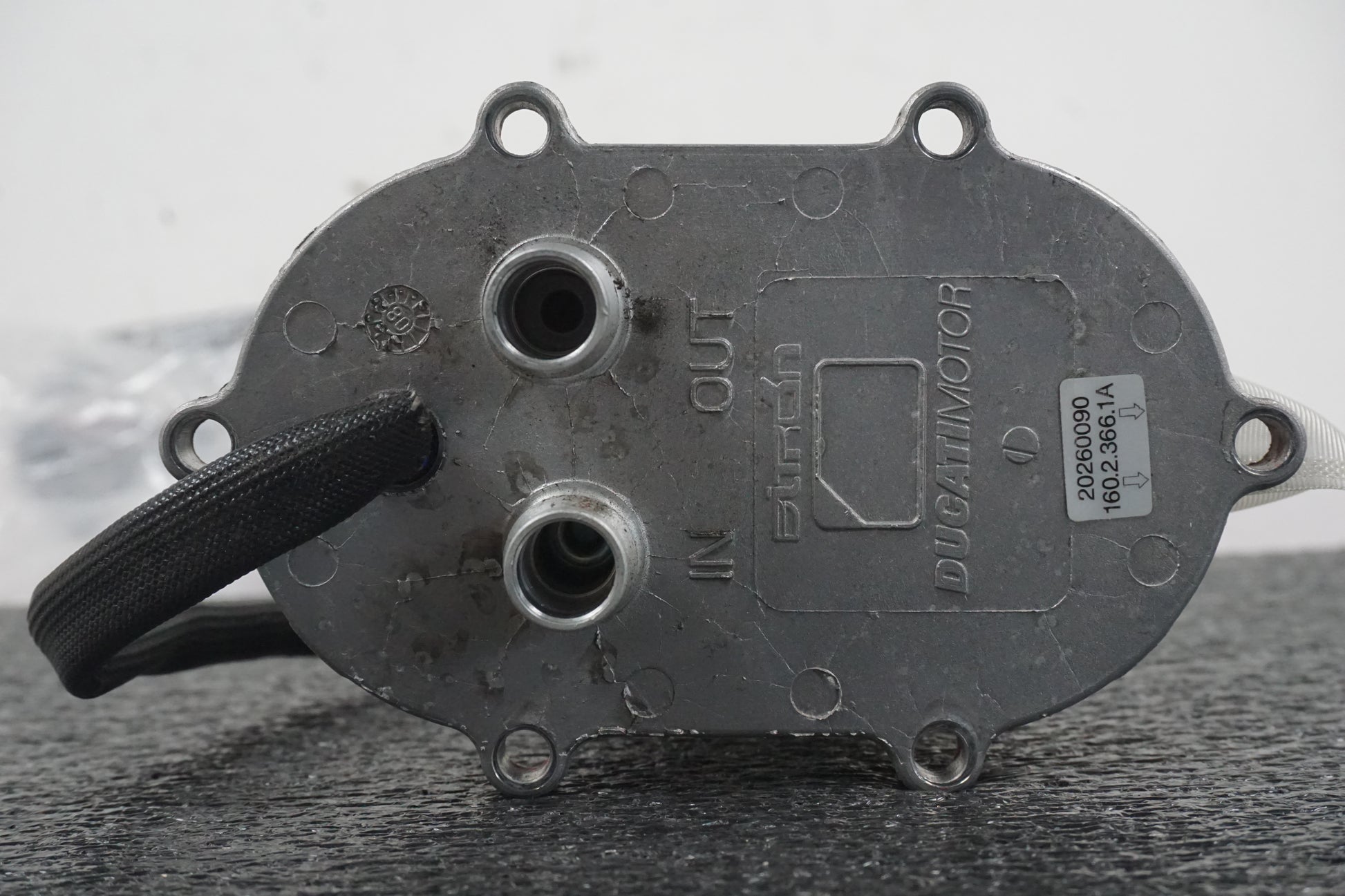 Höger sida på Bensinpump insprut från en Ducati Streetfighter 1098 -2010 motorcykel.