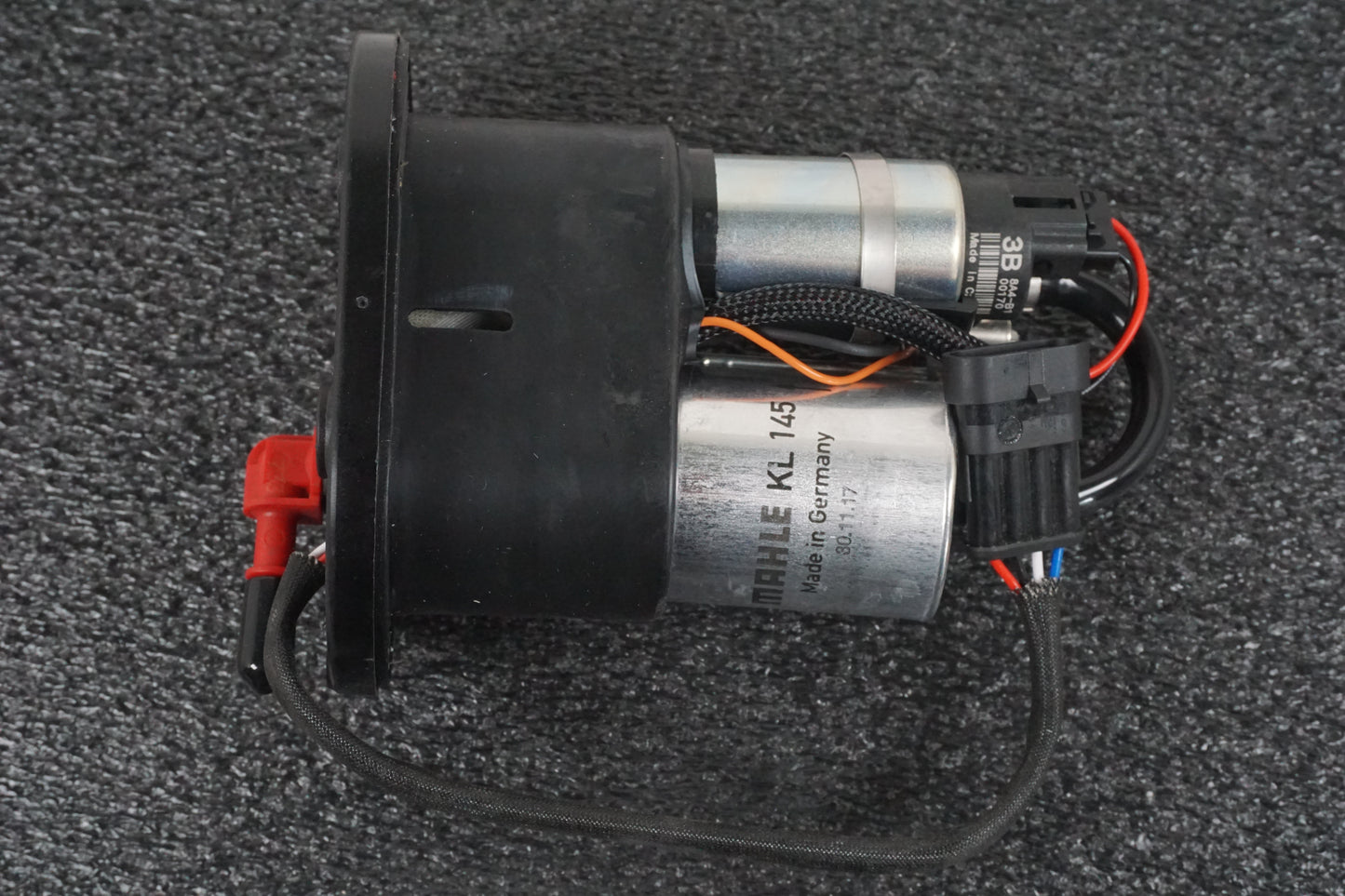 Baksidan på Bensinpump insprut från en Aprilia Tuono V4R -2018 motorcykel.