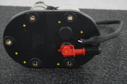 Vänster sida på Bensinpump insprut från en Aprilia Tuono V4R -2018 motorcykel.