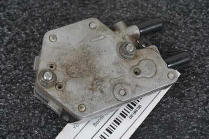 Framsidan på Bensinpump förgasare från en Yamaha XTZ 750 -1995 motorcykel.