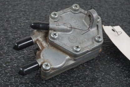 Höger sida på Bensinpump förgasare från en Yamaha XTZ 750 -1995 motorcykel.