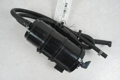 Framsidan på Bensintanksavluftare från en Aprilia Tuono V4R -2018 motorcykel.