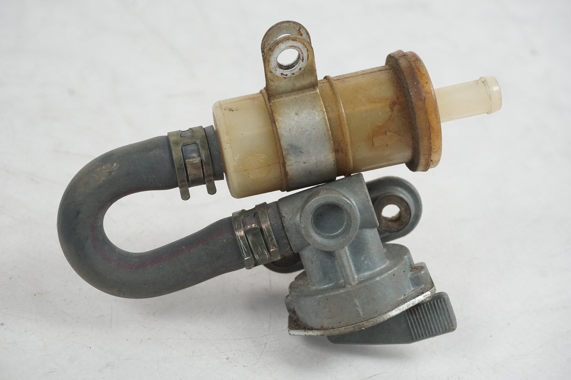 Vänster sida på Bensinkran från en Yamaha YZF R6 -2001 motorcykel.