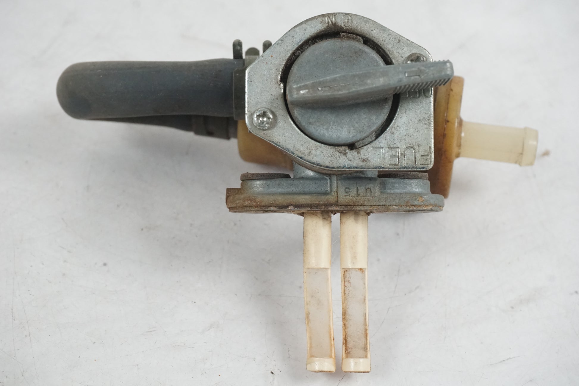 Snett uppifrån på Bensinkran från en Yamaha YZF R6 -2001 motorcykel.