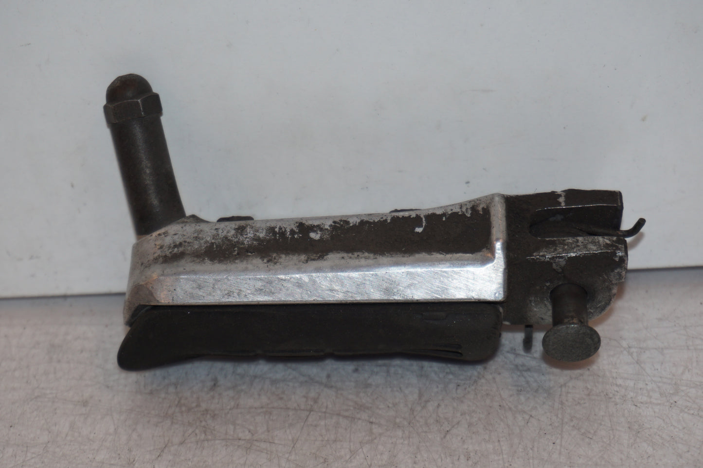 Vänster sida på Fotpinne från en Honda CBR 1100 XX -1998 motorcykel.