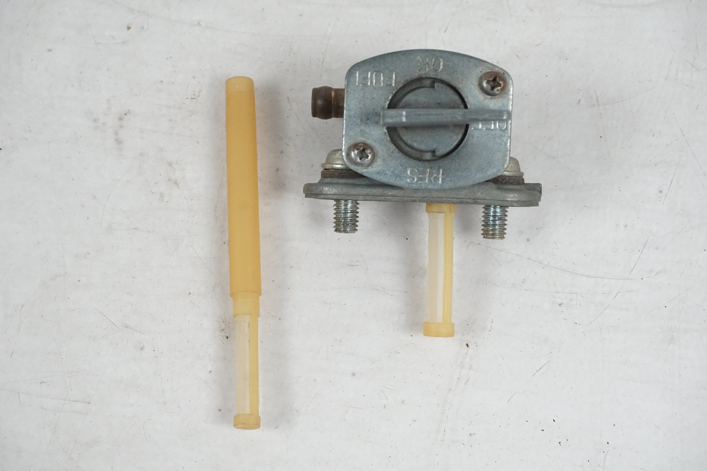 Framsidan på Bensinkran från en Yamaha XVS 650 -1998 motorcykel.