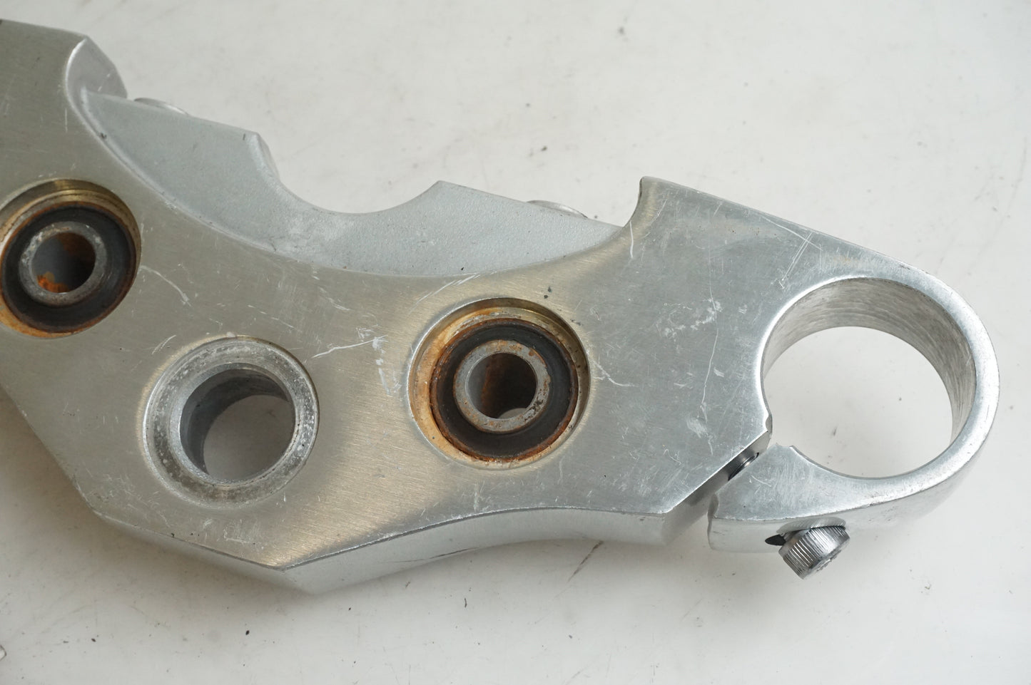 Baksidan på Gaffelkrona från en Yamaha XVS 1300 -2008 motorcykel.