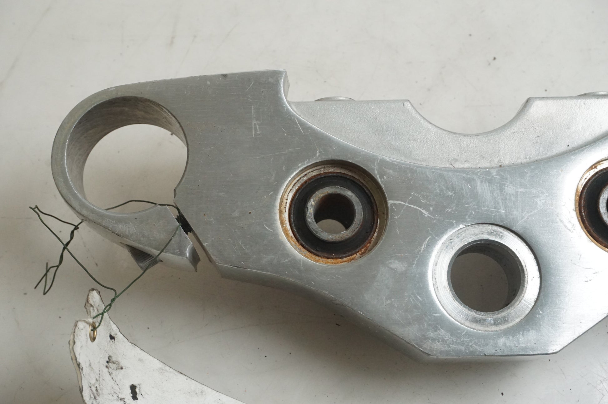 Höger sida på Gaffelkrona från en Yamaha XVS 1300 -2008 motorcykel.