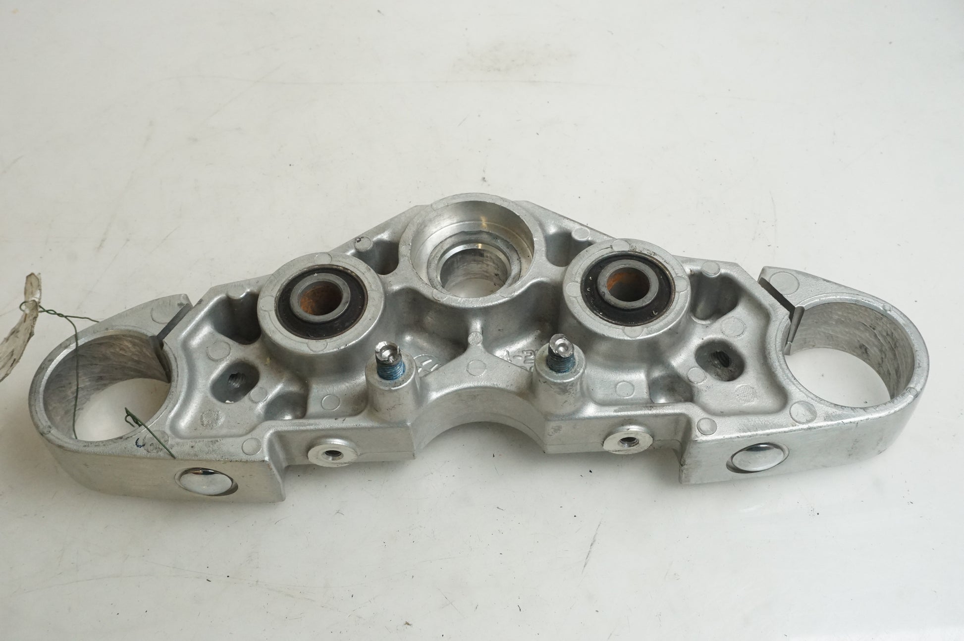 Vänster sida på Gaffelkrona från en Yamaha XVS 1300 -2008 motorcykel.