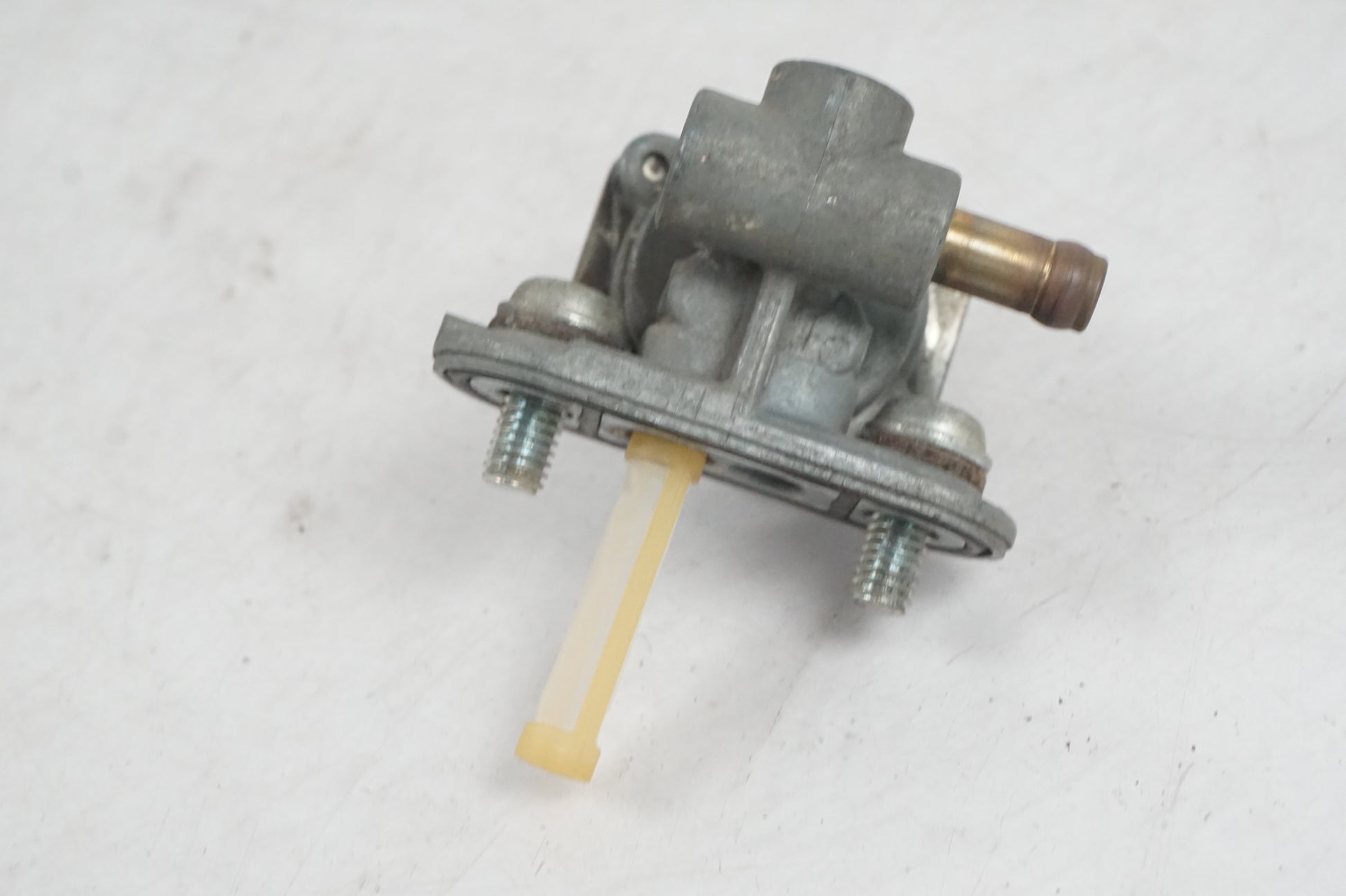 Snett uppifrån på Bensinkran från en Yamaha XVS 650 -1998 motorcykel.