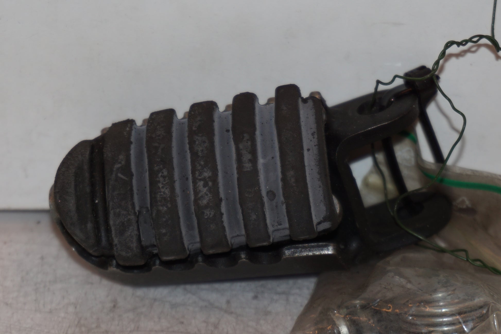 Framsidan på Fotpinne från en Honda CRF 1000 Africa Twin -2016 motorcykel.