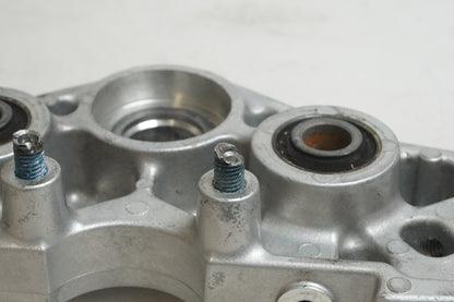 Snett uppifrån på Gaffelkrona från en Yamaha XVS 1300 -2008 motorcykel.