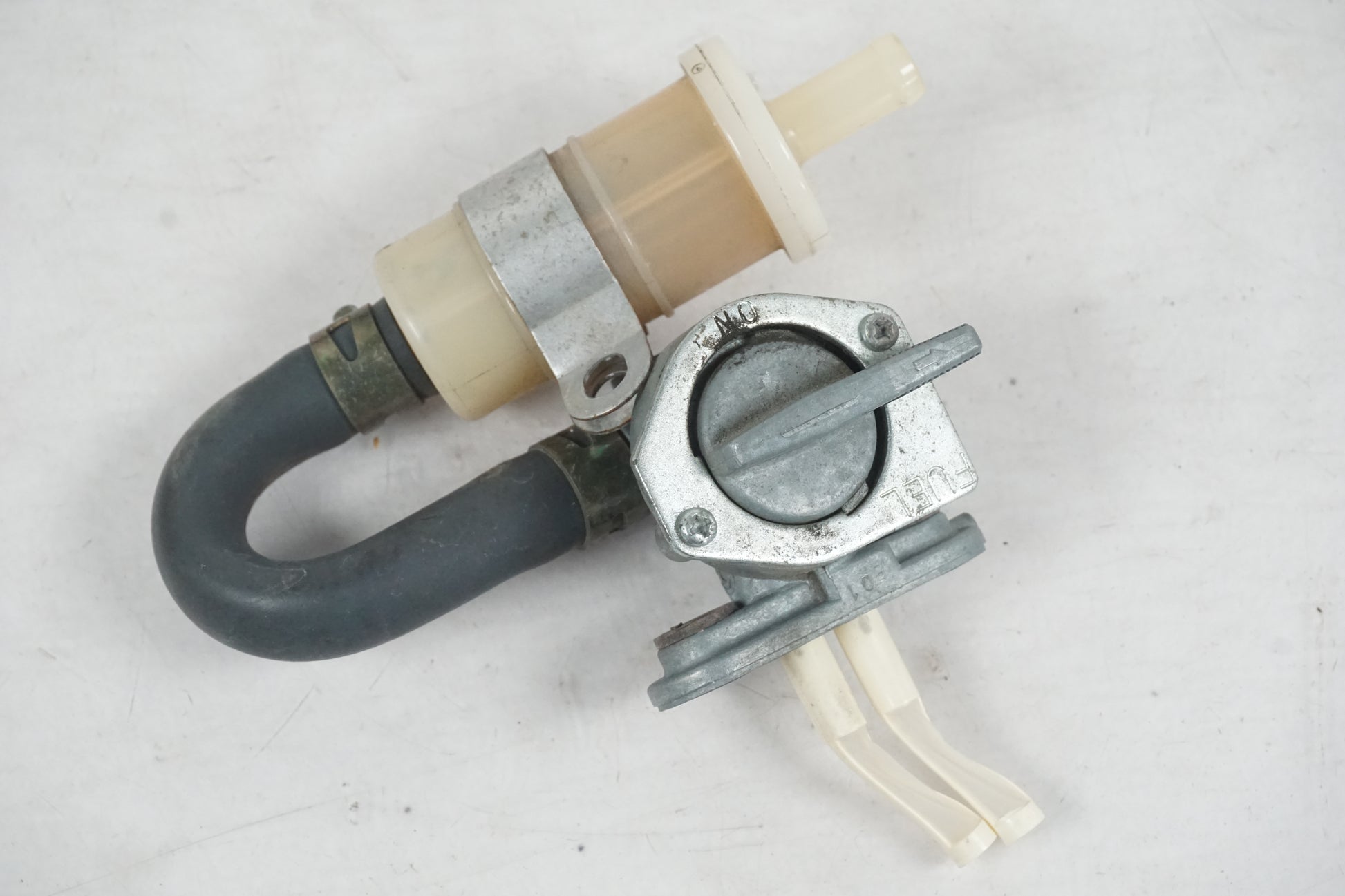 Framsidan på Bensinkran från en Yamaha YZF R6 -2000 motorcykel.