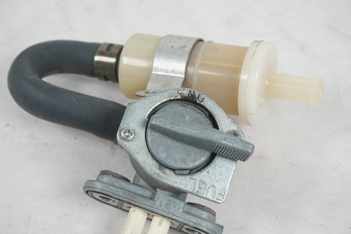 Höger sida på Bensinkran från en Yamaha YZF R6 -2000 motorcykel.