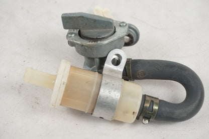 Vänster sida på Bensinkran från en Yamaha YZF R6 -2000 motorcykel.