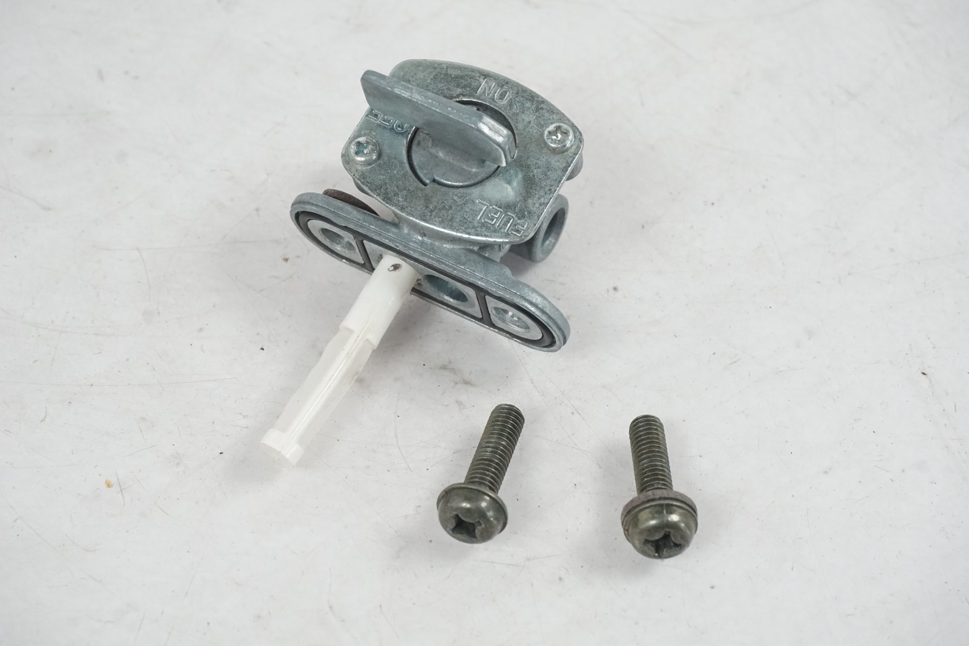 Framsidan på Bensinkran från en Yamaha YZF 1000 R -1998 motorcykel.