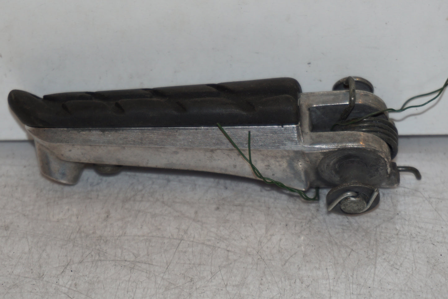 Baksidan på Fotpinne från en Honda CBR 1100 XX -2001 motorcykel.