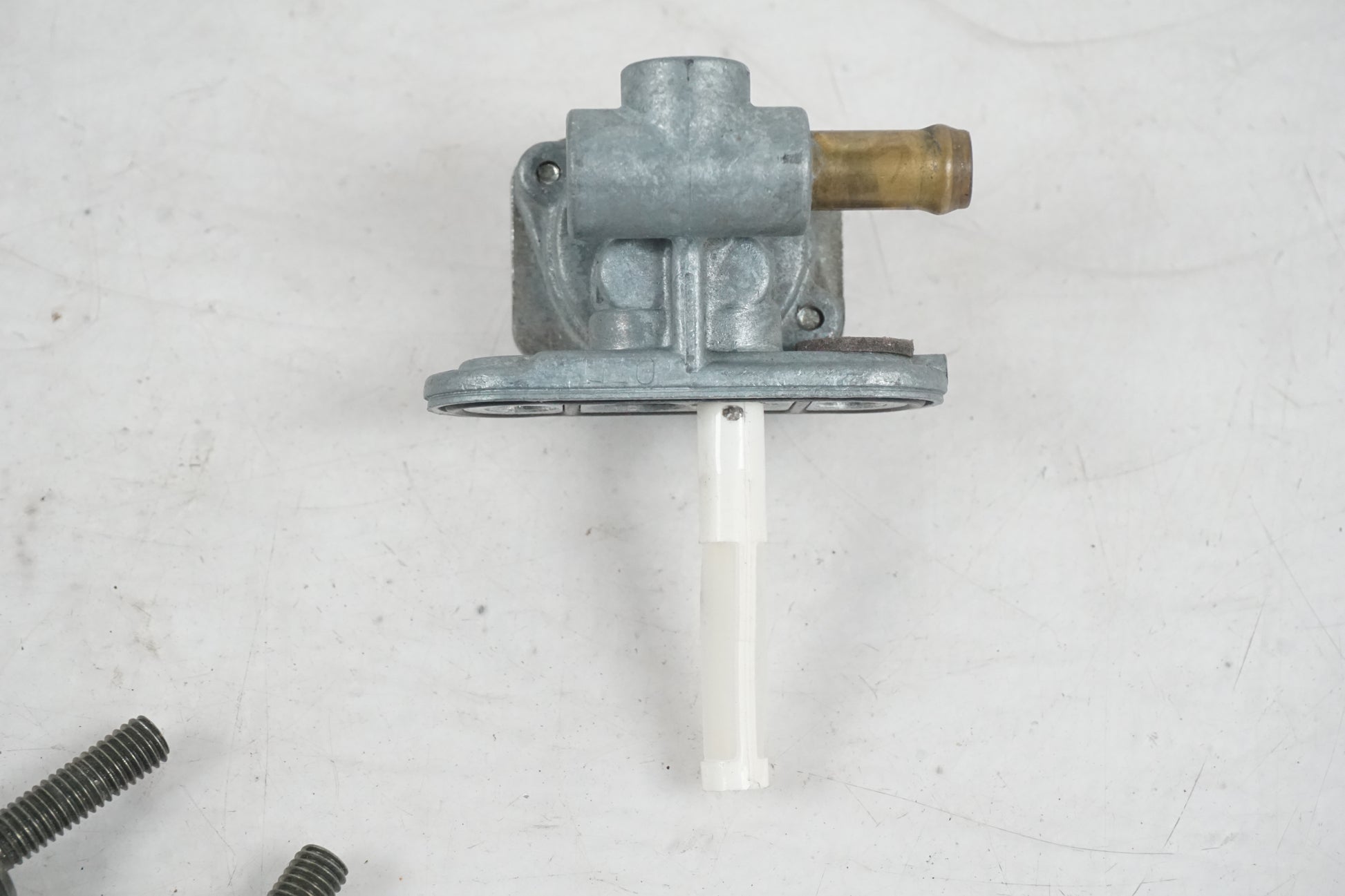 Baksidan på Bensinkran från en Yamaha YZF 1000 R -1998 motorcykel.