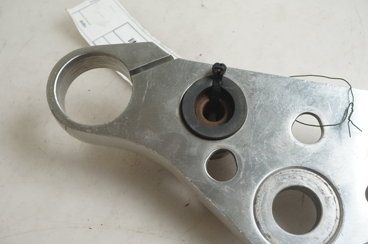 Höger sida på Gaffelkrona från en Honda VT 1100 C -2000 motorcykel.