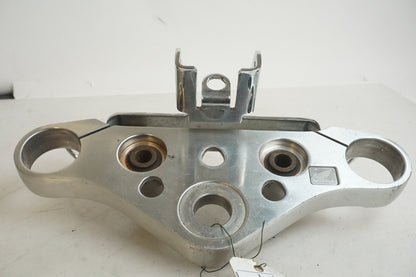 Framsidan på Gaffelkrona från en Honda VT 1100 C -2000 motorcykel.