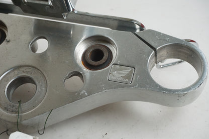 Höger sida på Gaffelkrona från en Honda VT 1100 C -2000 motorcykel.