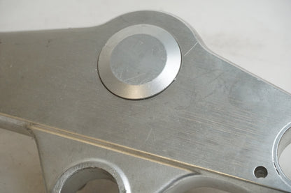 Baksidan på Gaffelkrona från en BMW K 1200 RS -1998 motorcykel.