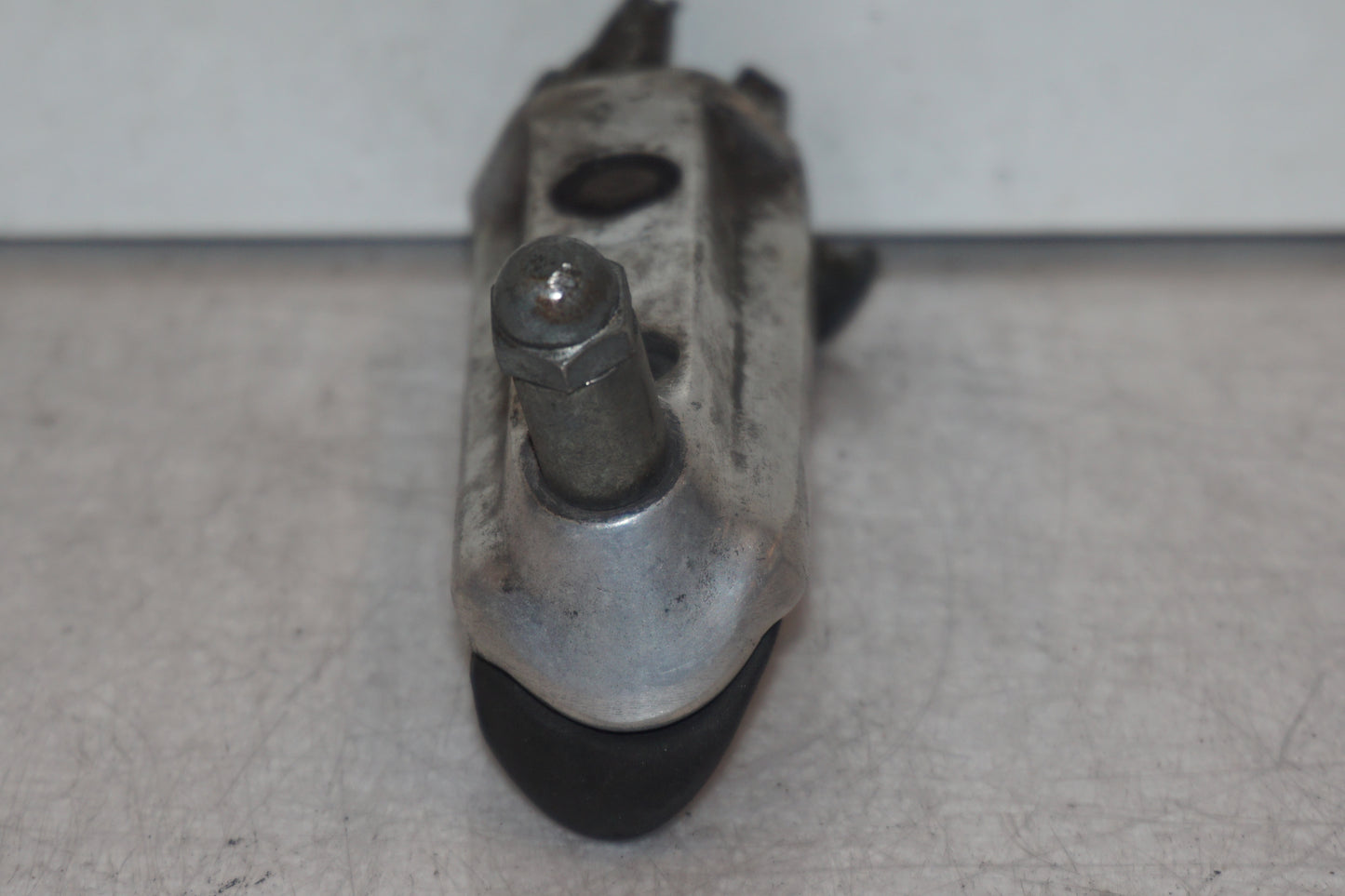 Snett uppifrån på Fotpinne från en Honda VTR 1000 F -1997 motorcykel.