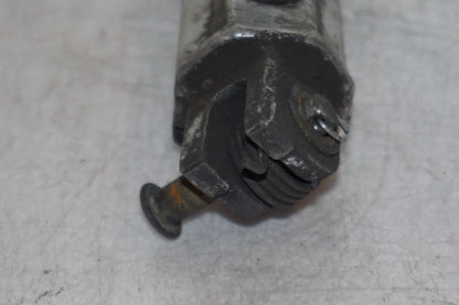 Snett nerifrån på Fotpinne från en Honda VTR 1000 F -1997 motorcykel.