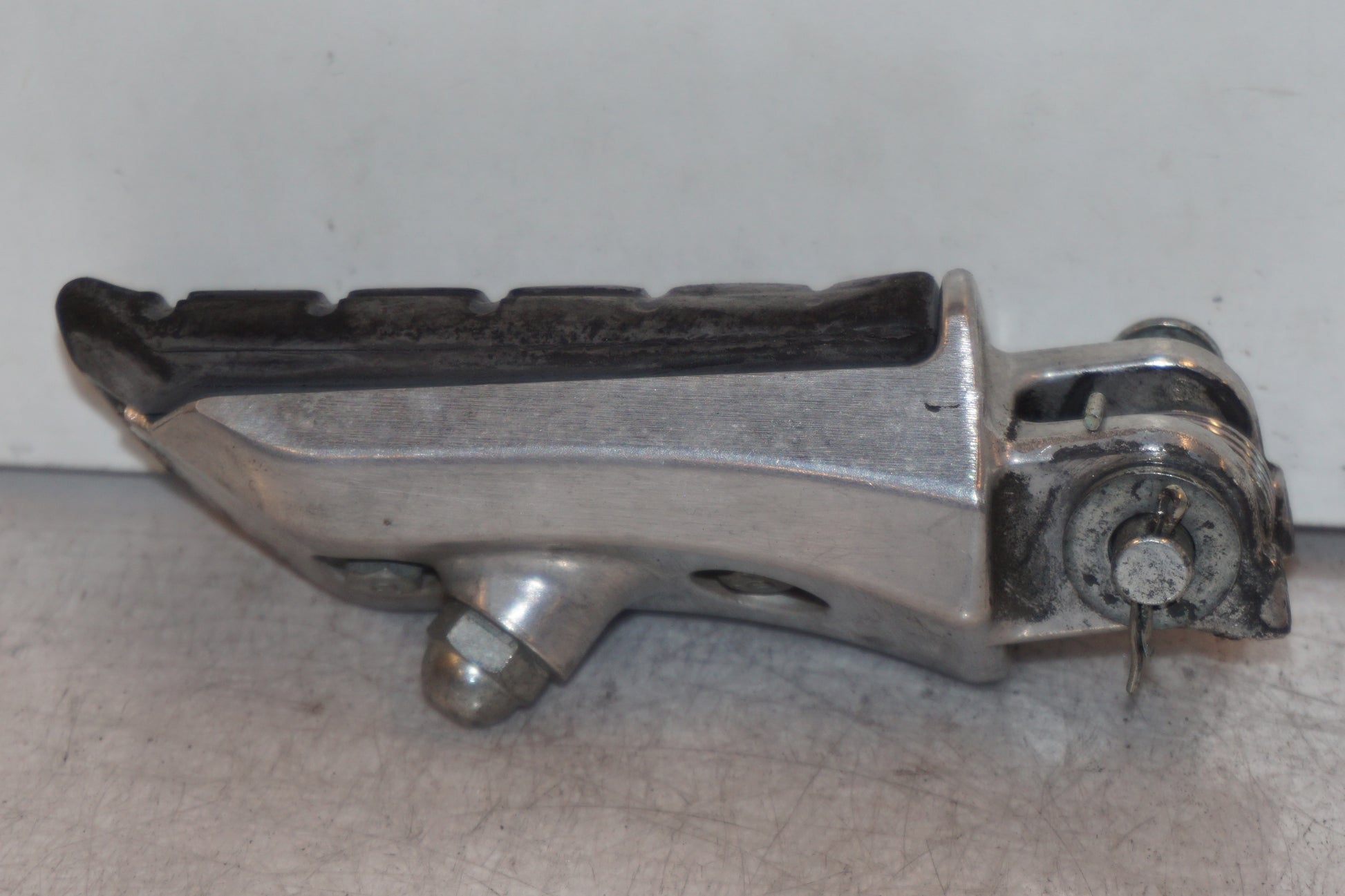 Baksidan på Fotpinne från en Honda CTX 1300 -2014 motorcykel.