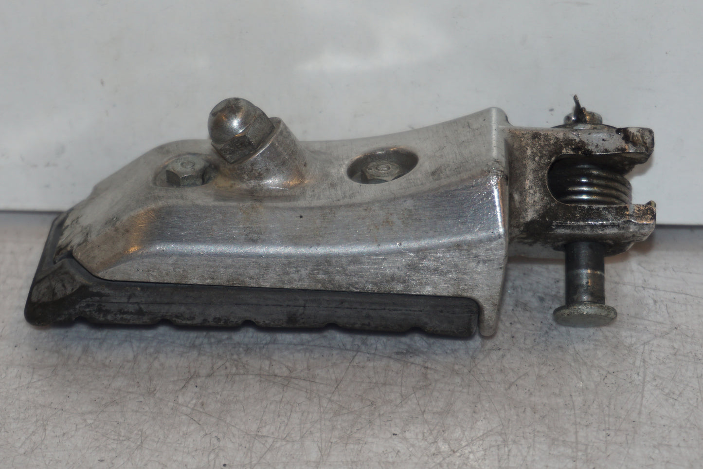 Vänster sida på Fotpinne från en Honda CTX 1300 -2014 motorcykel.