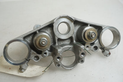 Snett uppifrån på Gaffelkrona från en Honda CB 1300 F -2003 motorcykel.