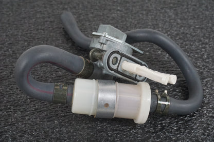 Vänster sida på Bensinkran från en Yamaha YZF R6 -2000 motorcykel.