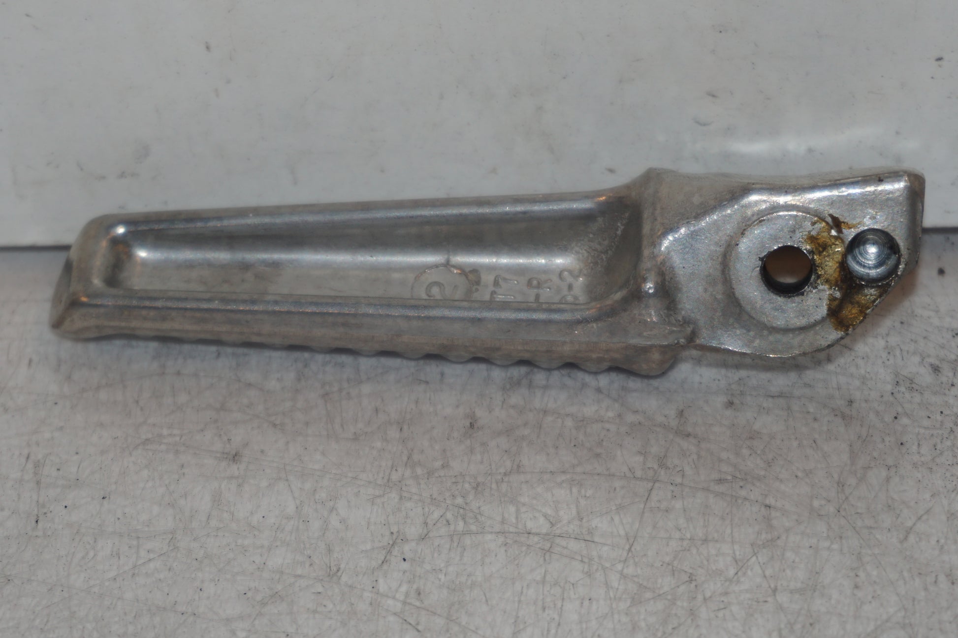 Höger sida på Fotpinne från en Honda CBR 1100 XX -1997 motorcykel.